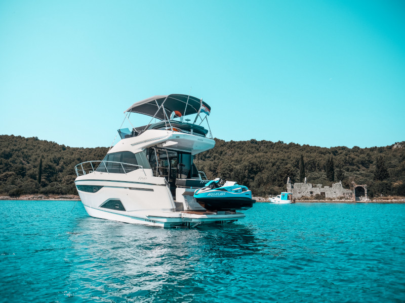 Photo #3 - Bavaria R40 FLY (Borimir) en Trogir - 8035