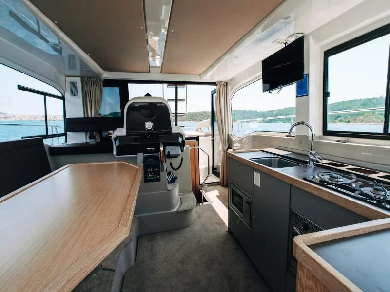 Bavaria E40 Fly (Danijela) Interior image - 17