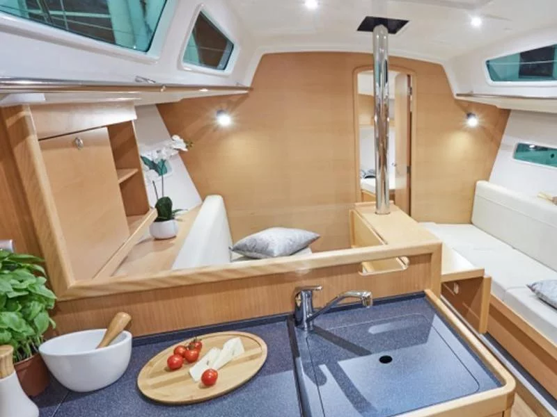 Sun Odyssey 319 () Interior image - 1
