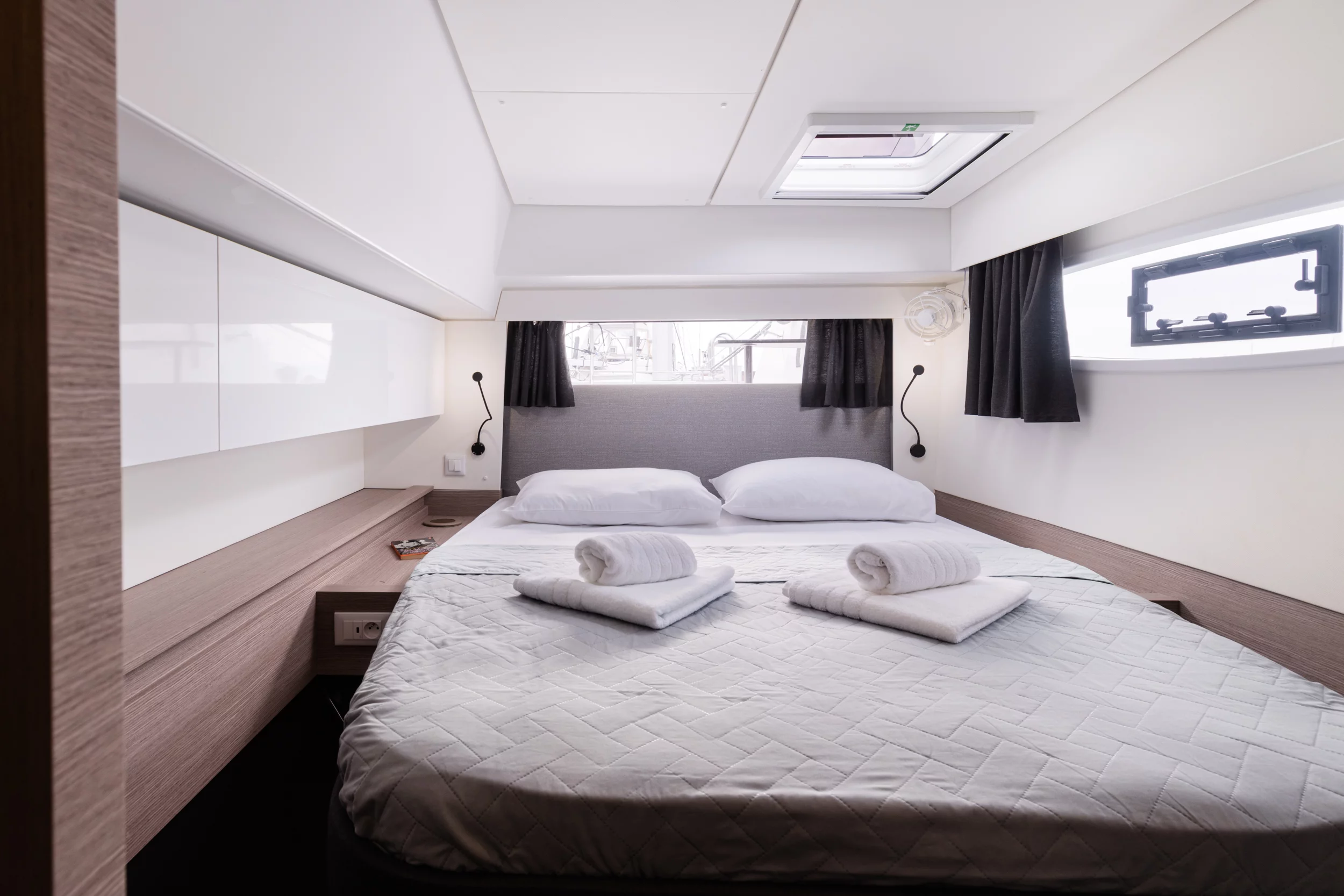 Elba 45 (Vienna Pearl |, Gen, Water-maker, 12 pax)  - 7