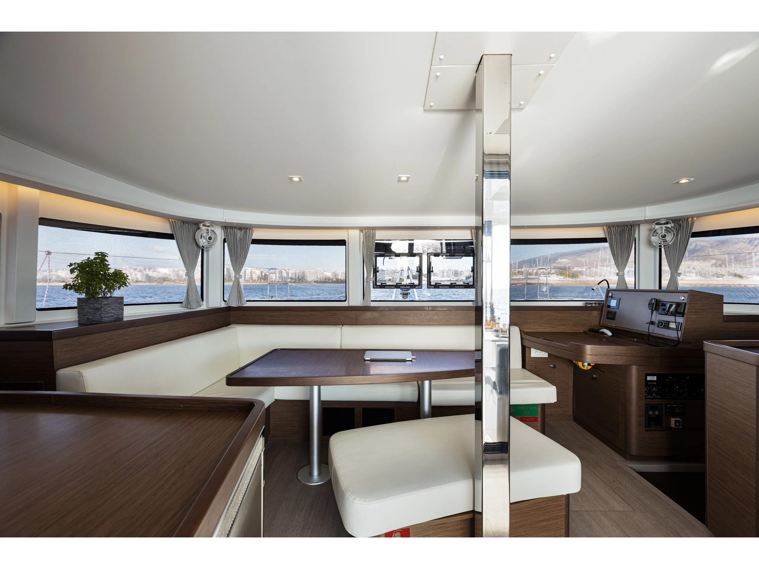 Lagoon 42 (Notorious |, Gen, Watermaker, 12 pax) Interior image - 10