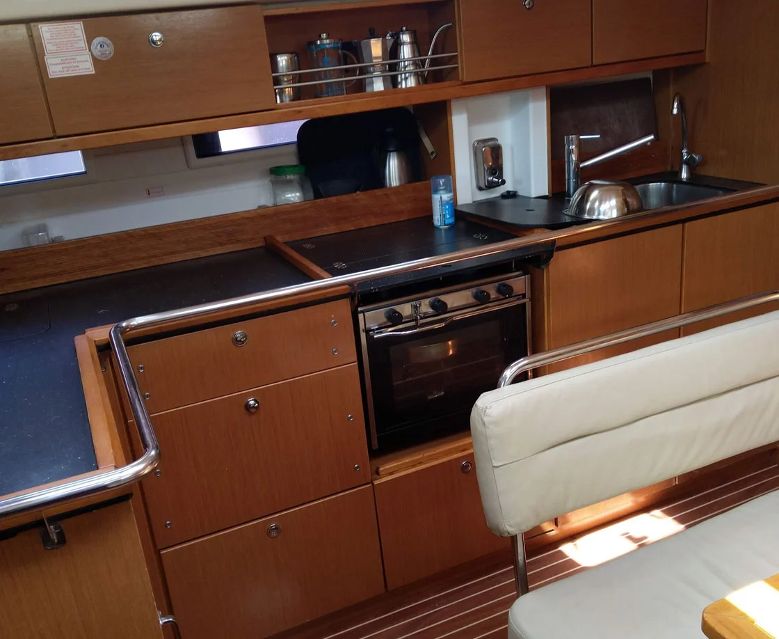 Bavaria 45 Cruiser (Esperos)  - 6