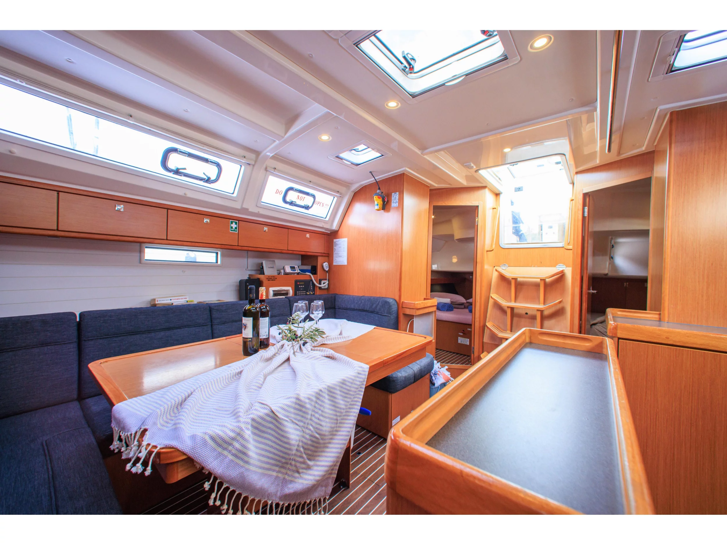 Bavaria Cruiser 46 (Kyveli) Interior image - 9
