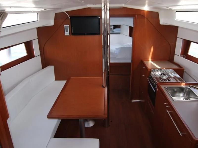 OCEANIS 38.1 BT (AURA) Interior image - 4