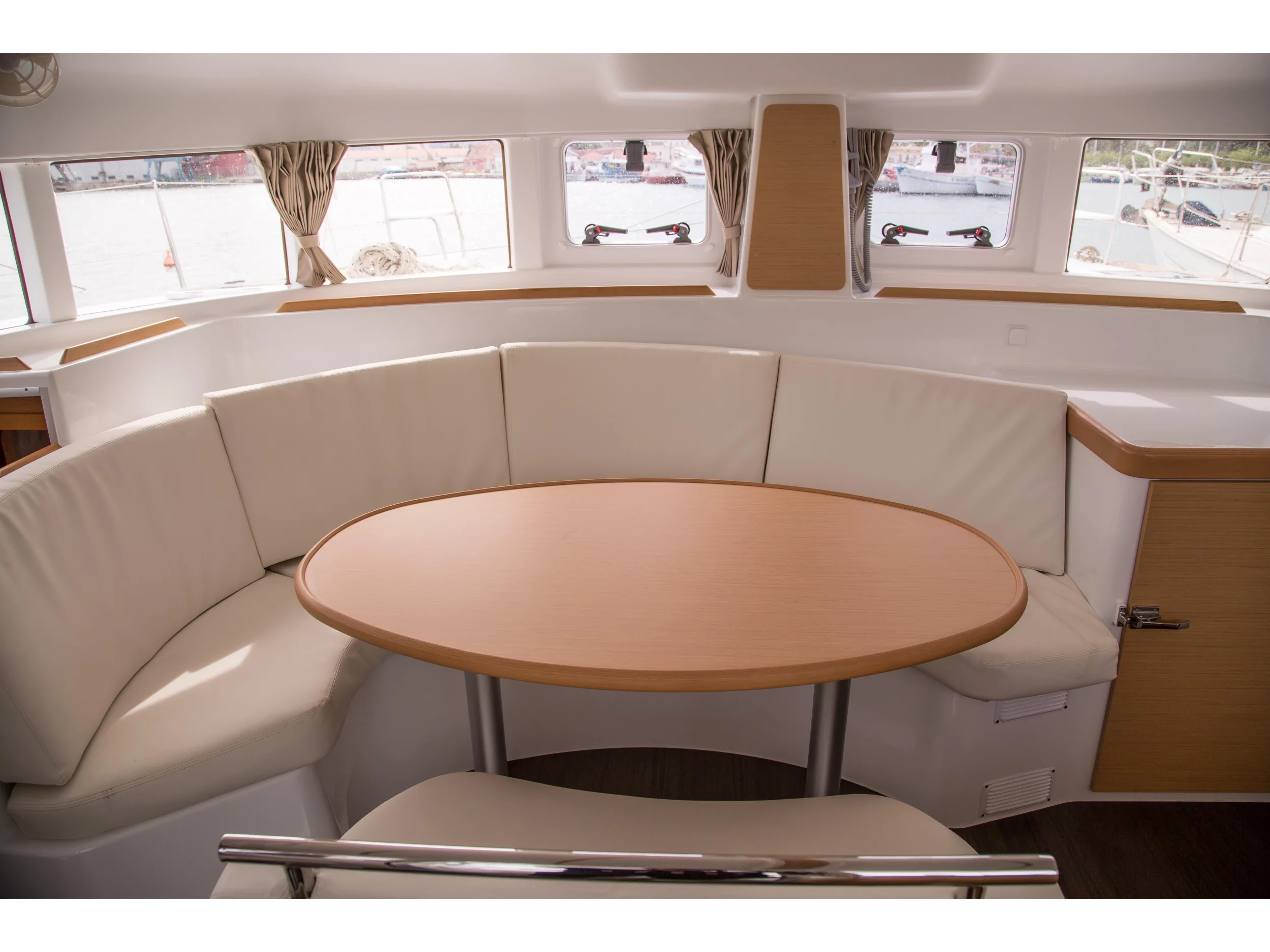 Lagoon 380 (Calypso) Interior image - 16
