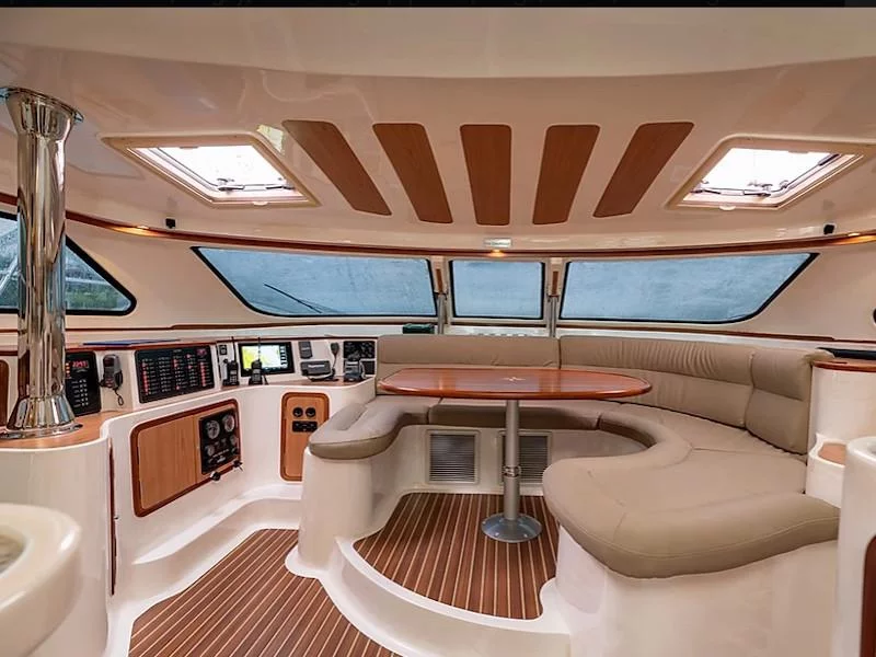 Afri-Cat 420 (Suzy Q) Interior image - 3