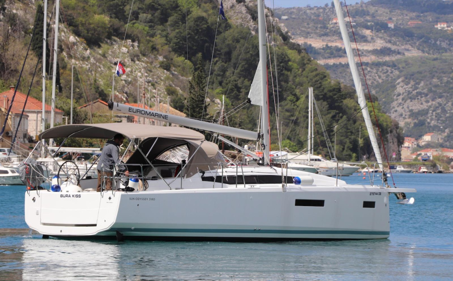 Sun Odyssey 380 — photo 12