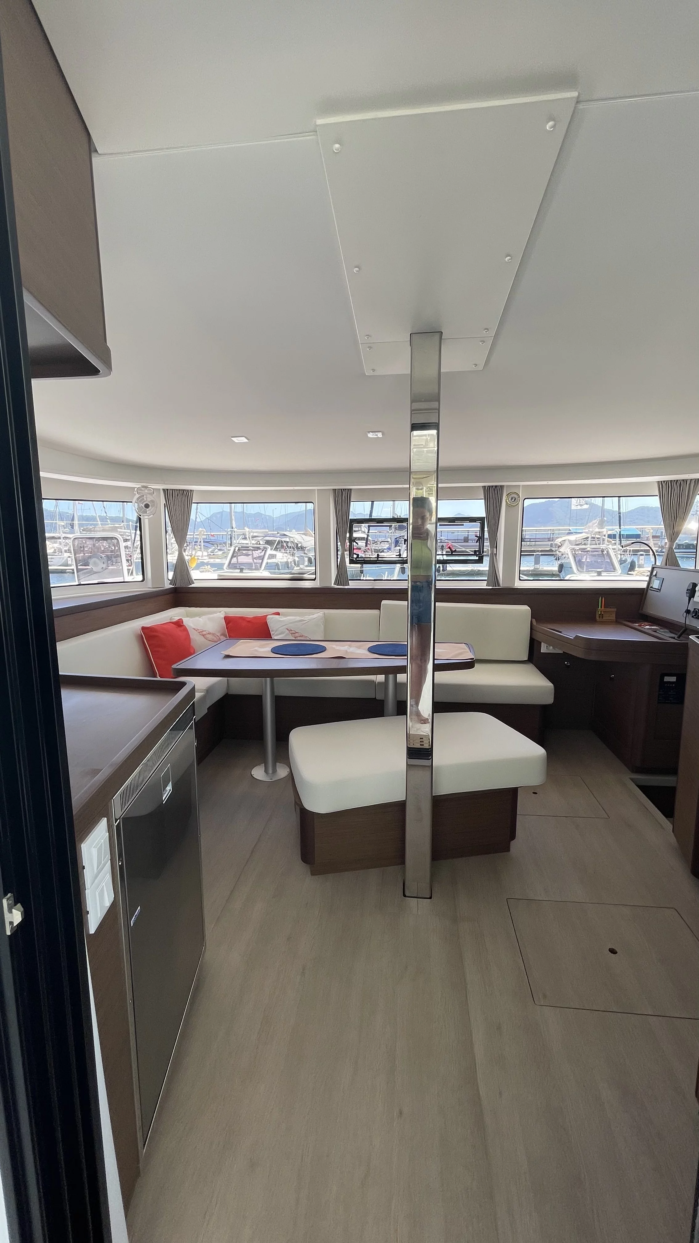 Lagoon 42 (Liquid Asset) Interior image - 8