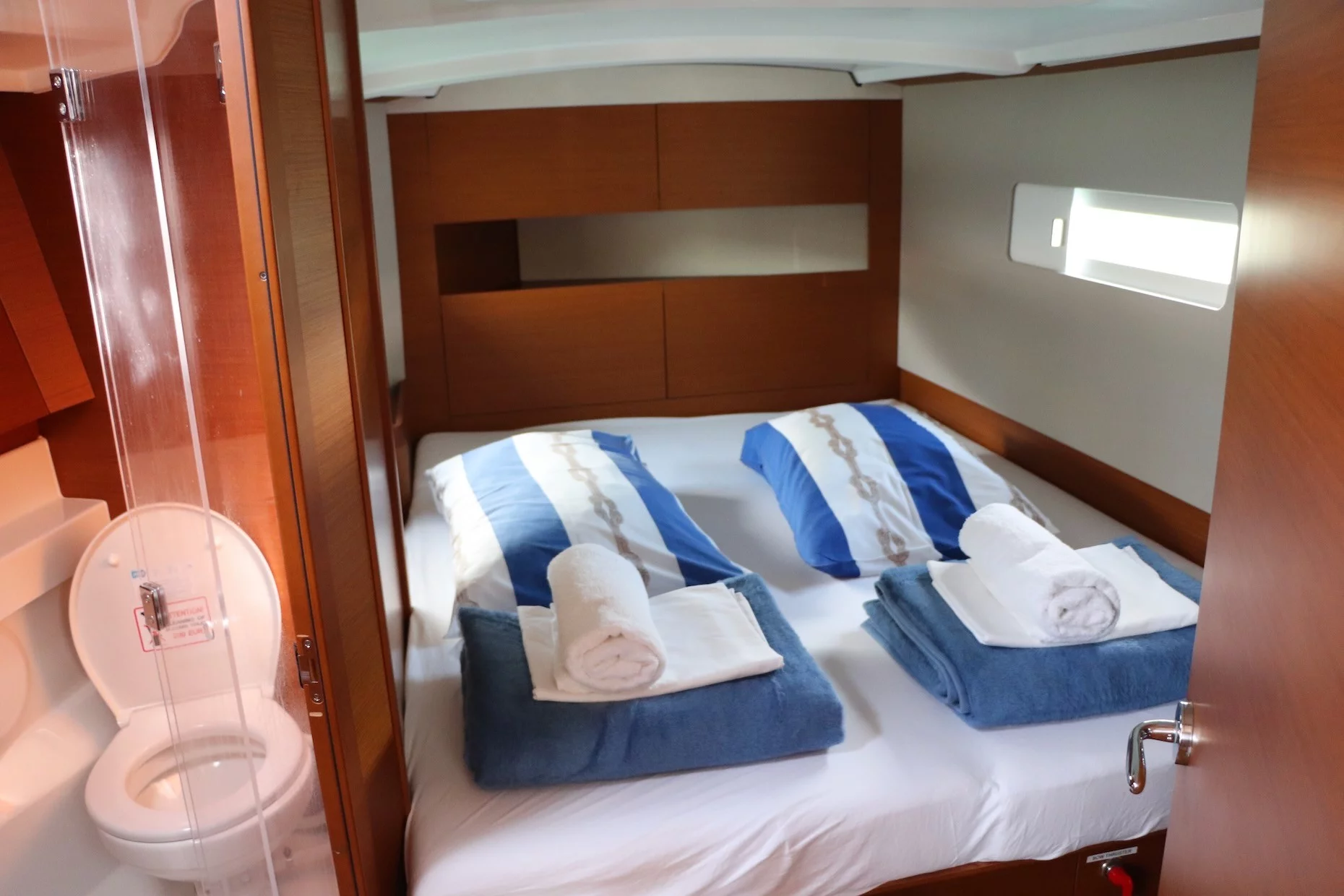 Sun Odyssey 410 (Shaken Not Stirred)  - 4