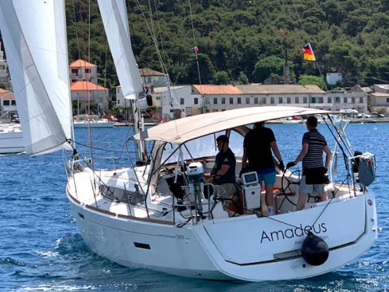 Sun Odyssey 389 (Amadeus)  - 11