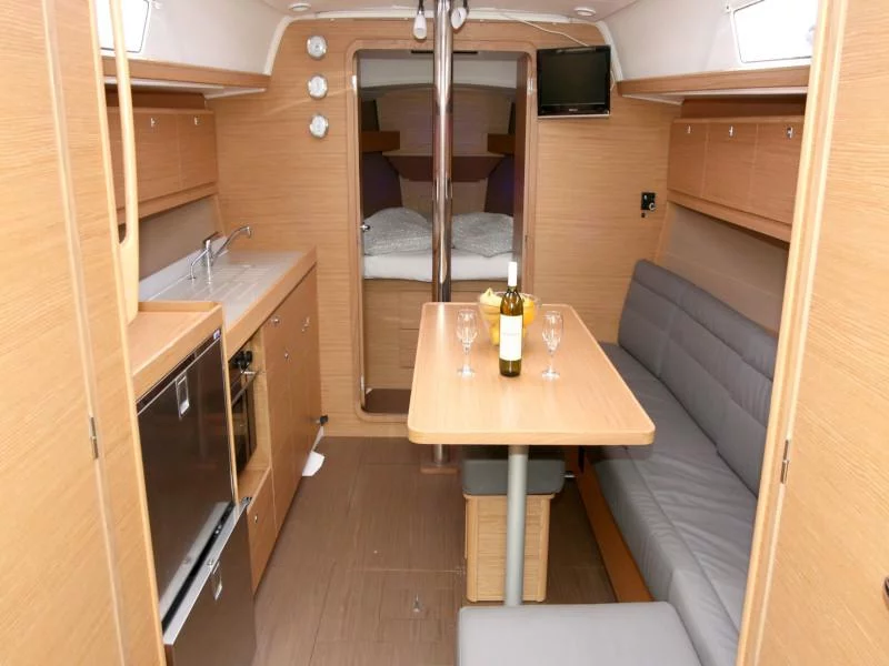 Dufour 382 Grand Large - 3 cab (Lotta) Interior image - 16