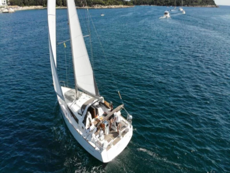 Oceanis 38 (Olli)  - 1