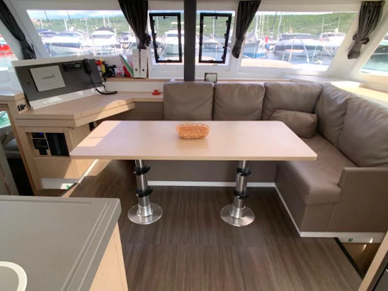 Lucia 40 - 3 cab (Idefix) Interior image - 6