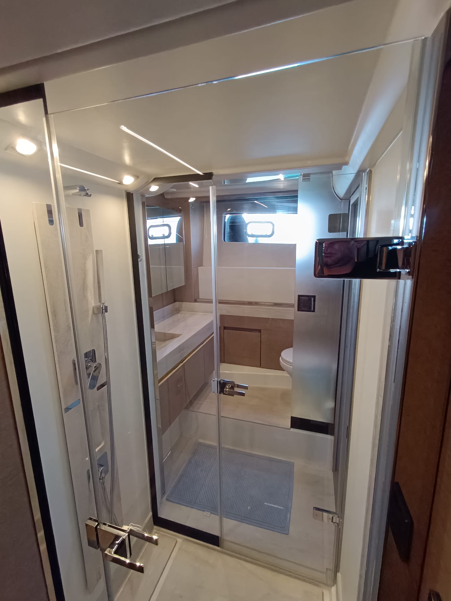 Photo #10 - Prestige 590 Fly (Tereza) en Split - 13767