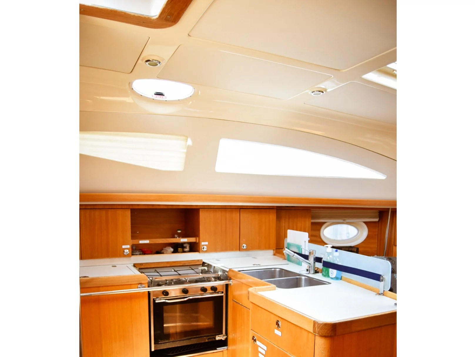 Bavaria 46 (Nikea) Interior image - 9