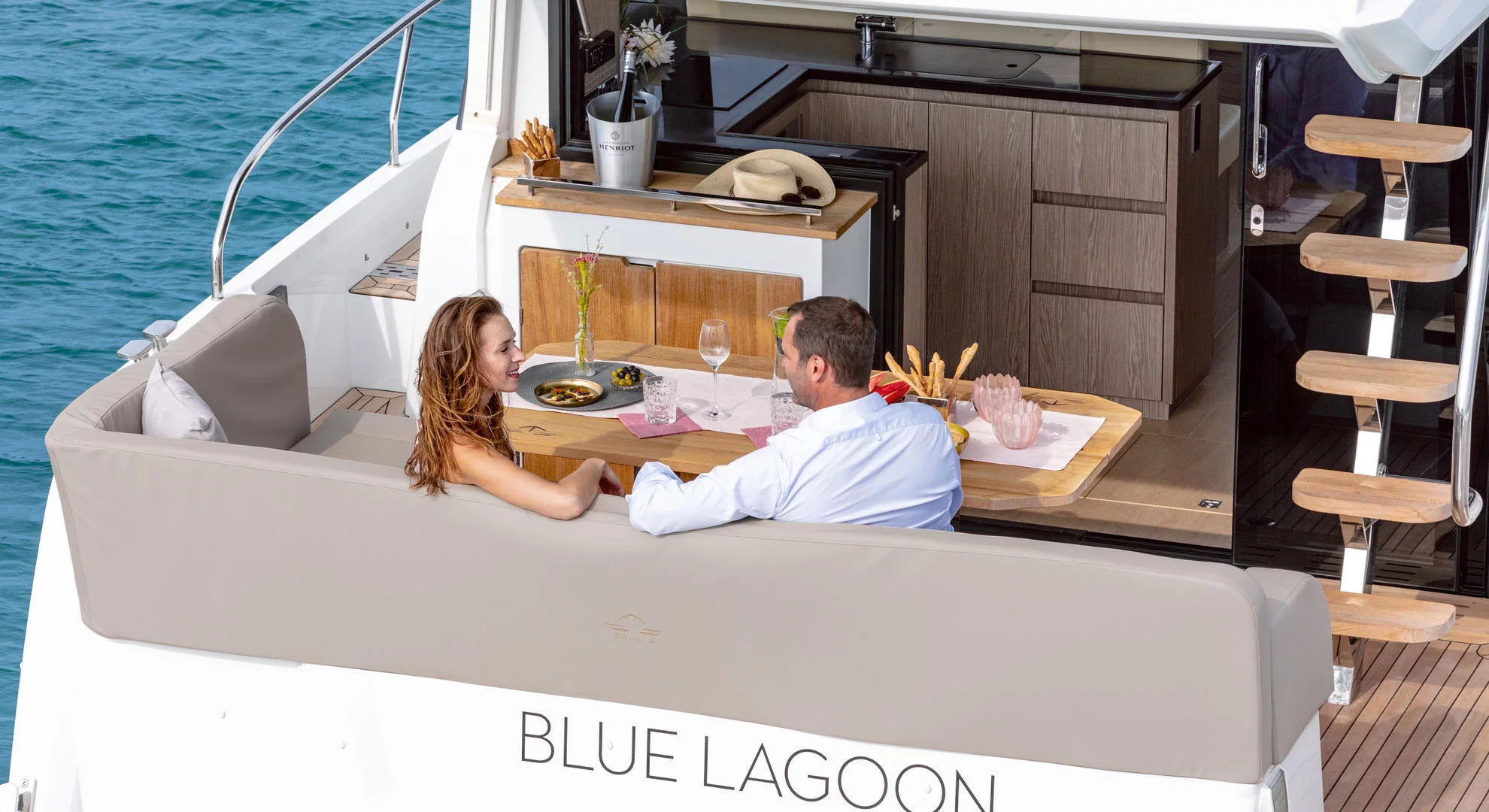 Sealine F430 (BLUE LAGOON)  - 6