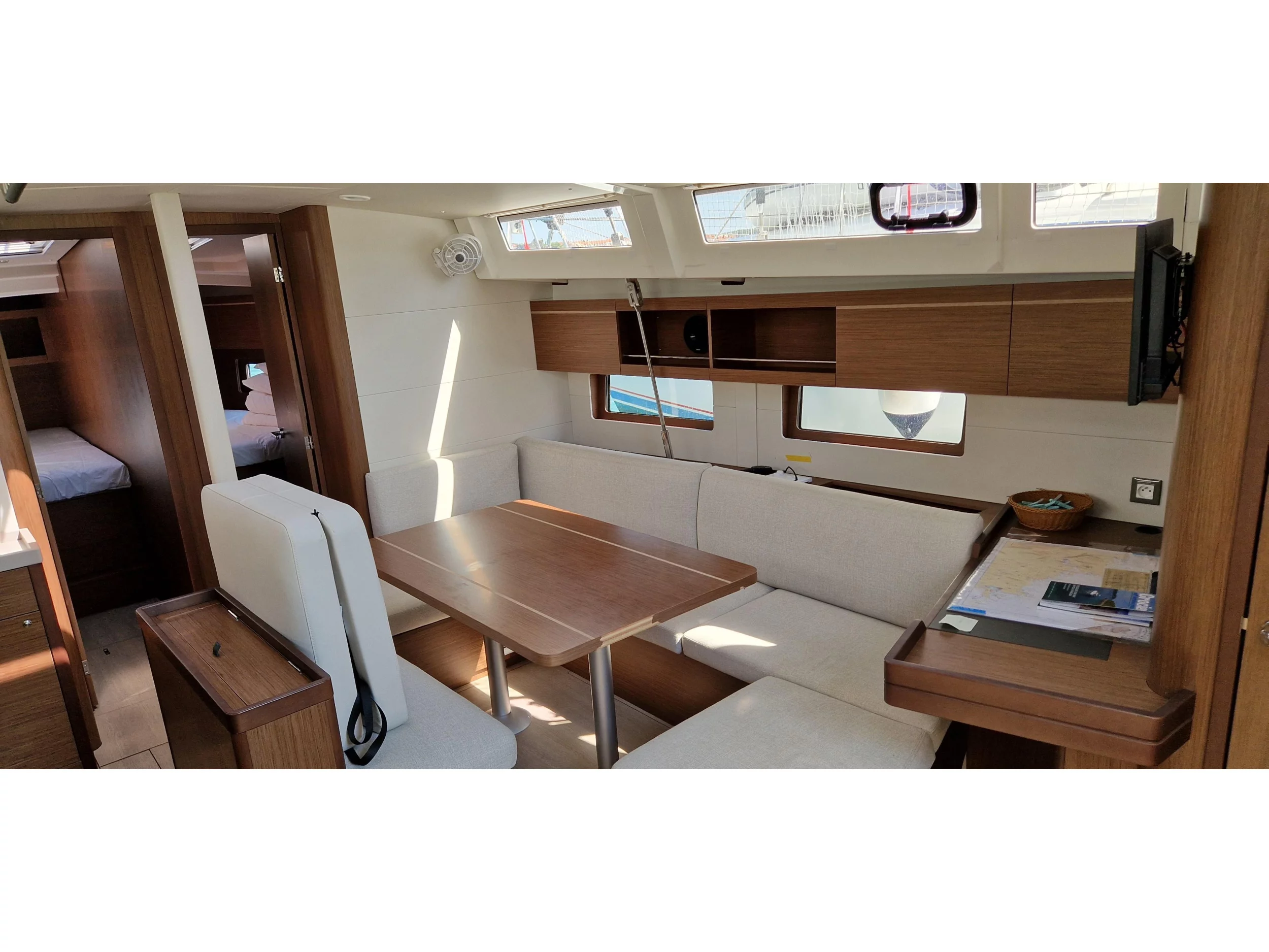 Oceanis 46.1 (Luna) Interior image - 3