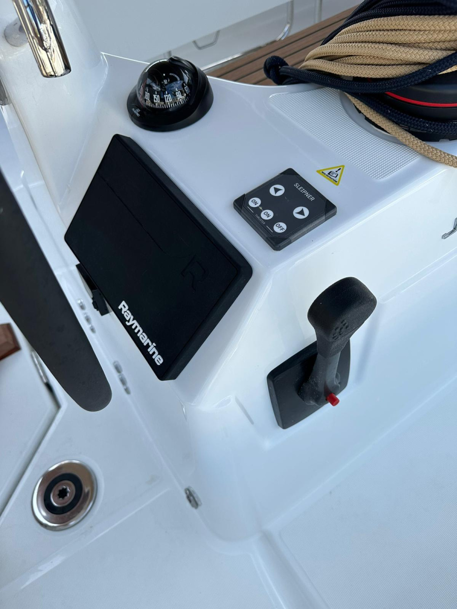 Sun Odyssey 350 — photo 10