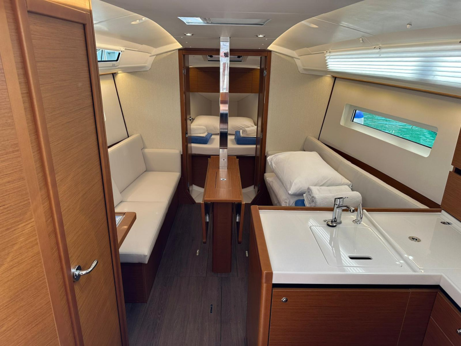 Sun Odyssey 350 — photo 3