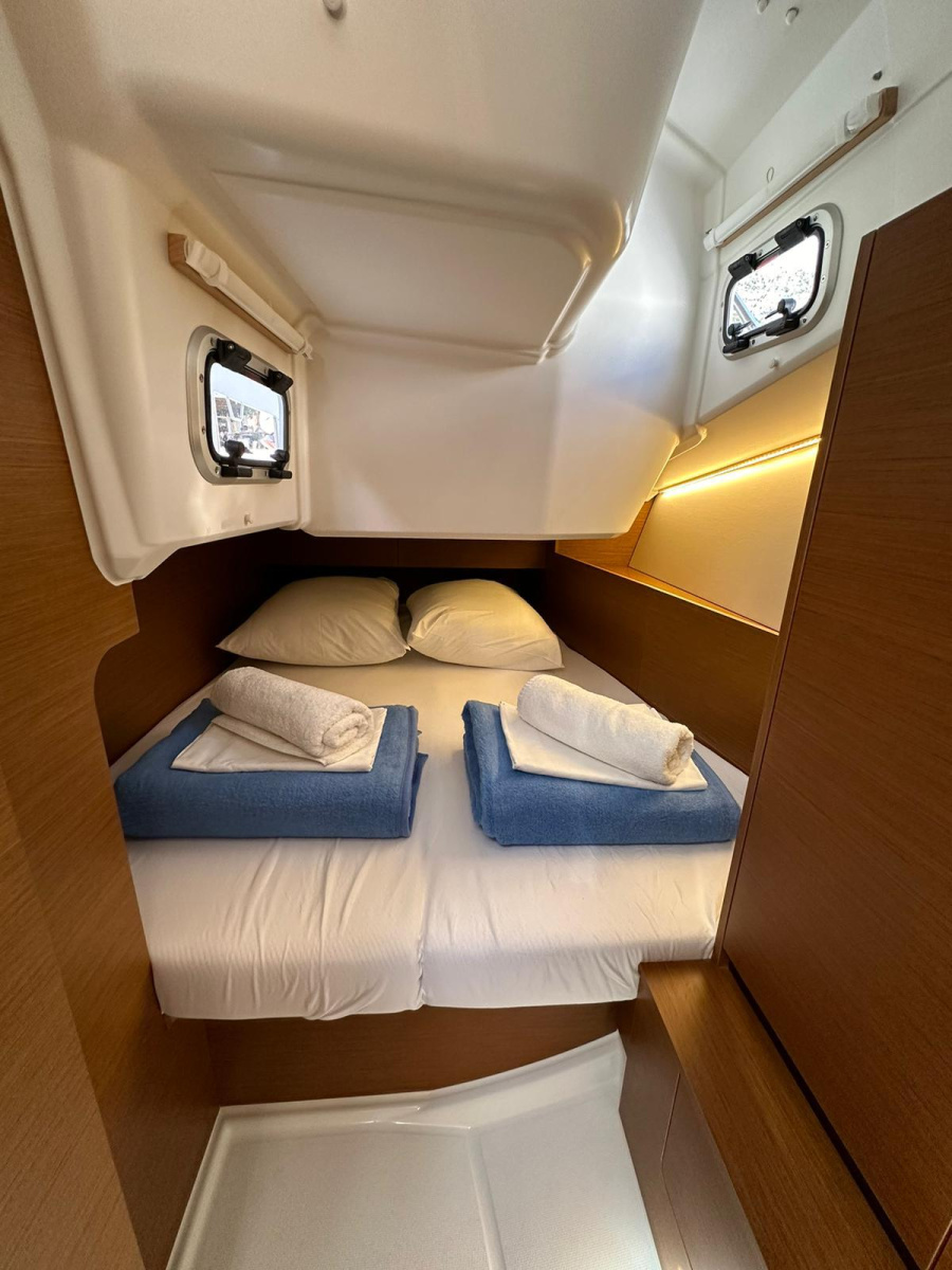 Sun Odyssey 350 — photo 21