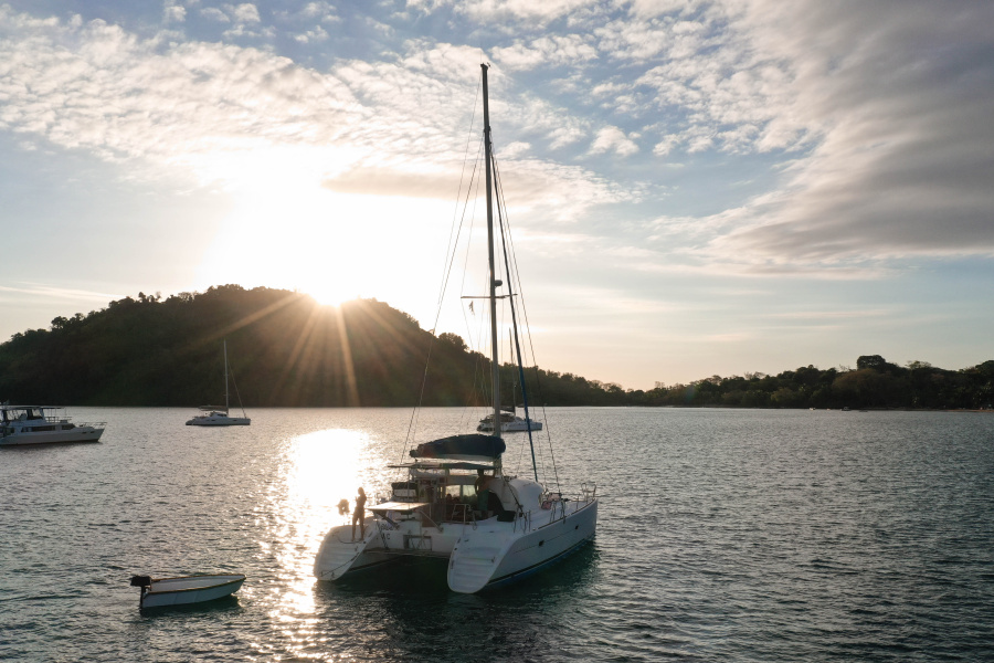 Photo #4 - Lagoon 380 (Sea Spirit (Nosy Be) - single cabin starboard - front) in Nosy Be - 21971