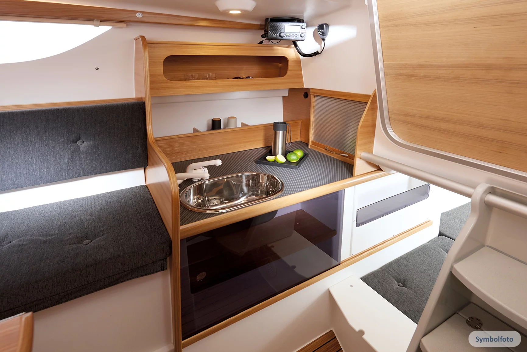 Dragonfly 28 Sport (Don Cangrejo) Interior symbol galley starbord - 6