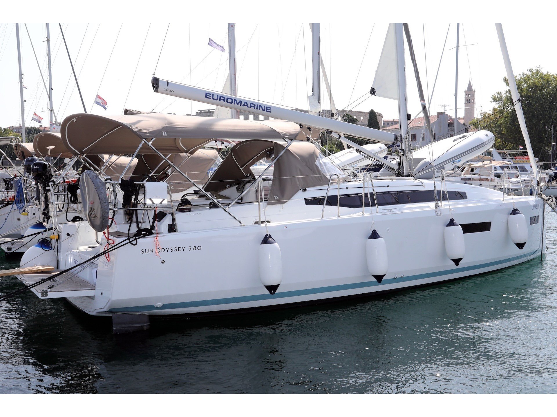 Photo #1 - Sun Odyssey 380 (Red Kiss) in Pula - 13854