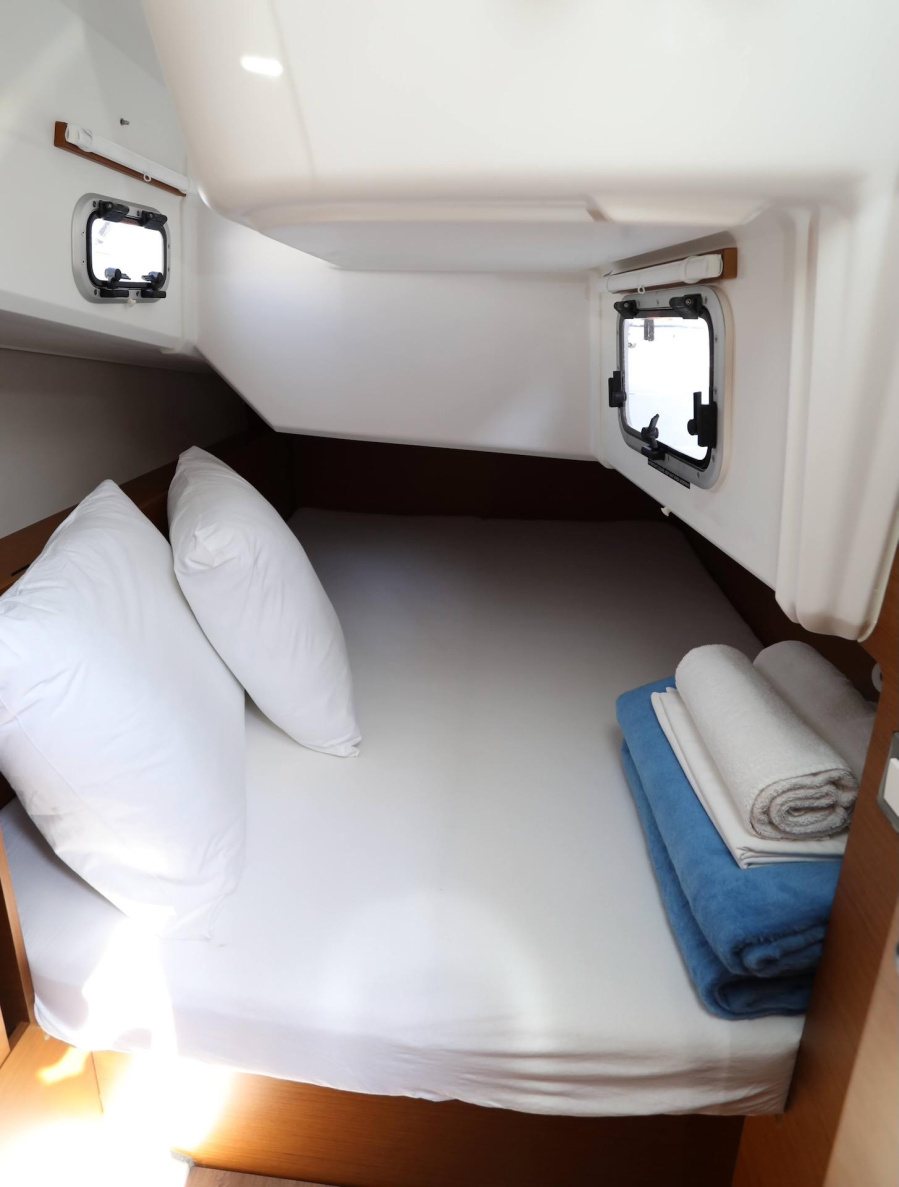 Sun Odyssey 380 — photo 10