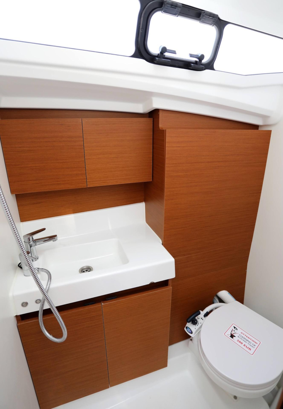 Sun Odyssey 380 — photo 8