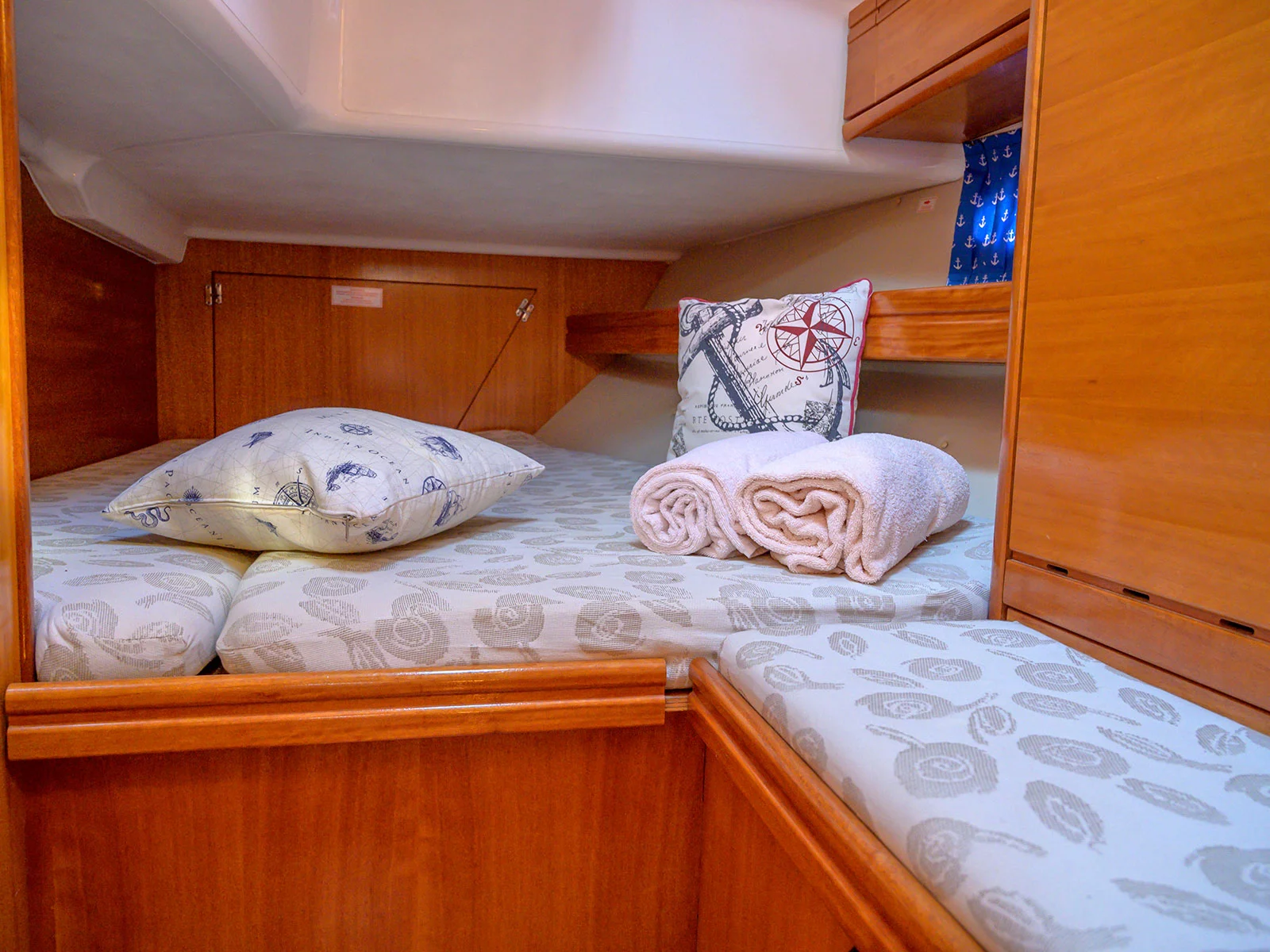 Bavaria 40 Cruiser (Baba Sails) Interior image - 1
