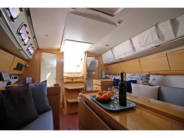 First 35 (Aries) Interior image - 12