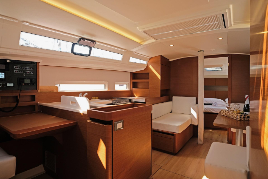 Sun Odyssey 410 — photo 2