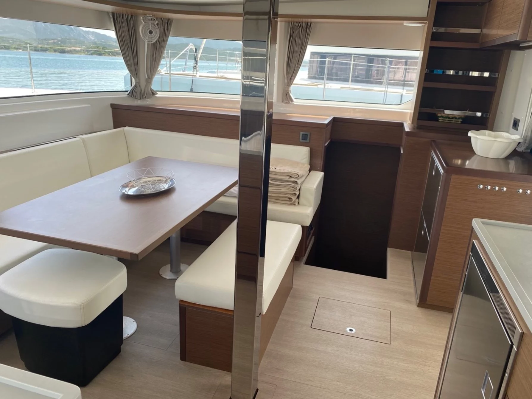 Lagoon 46 (Blue Alma (, WM, , Inverter 12/220V)) Interior image - 22