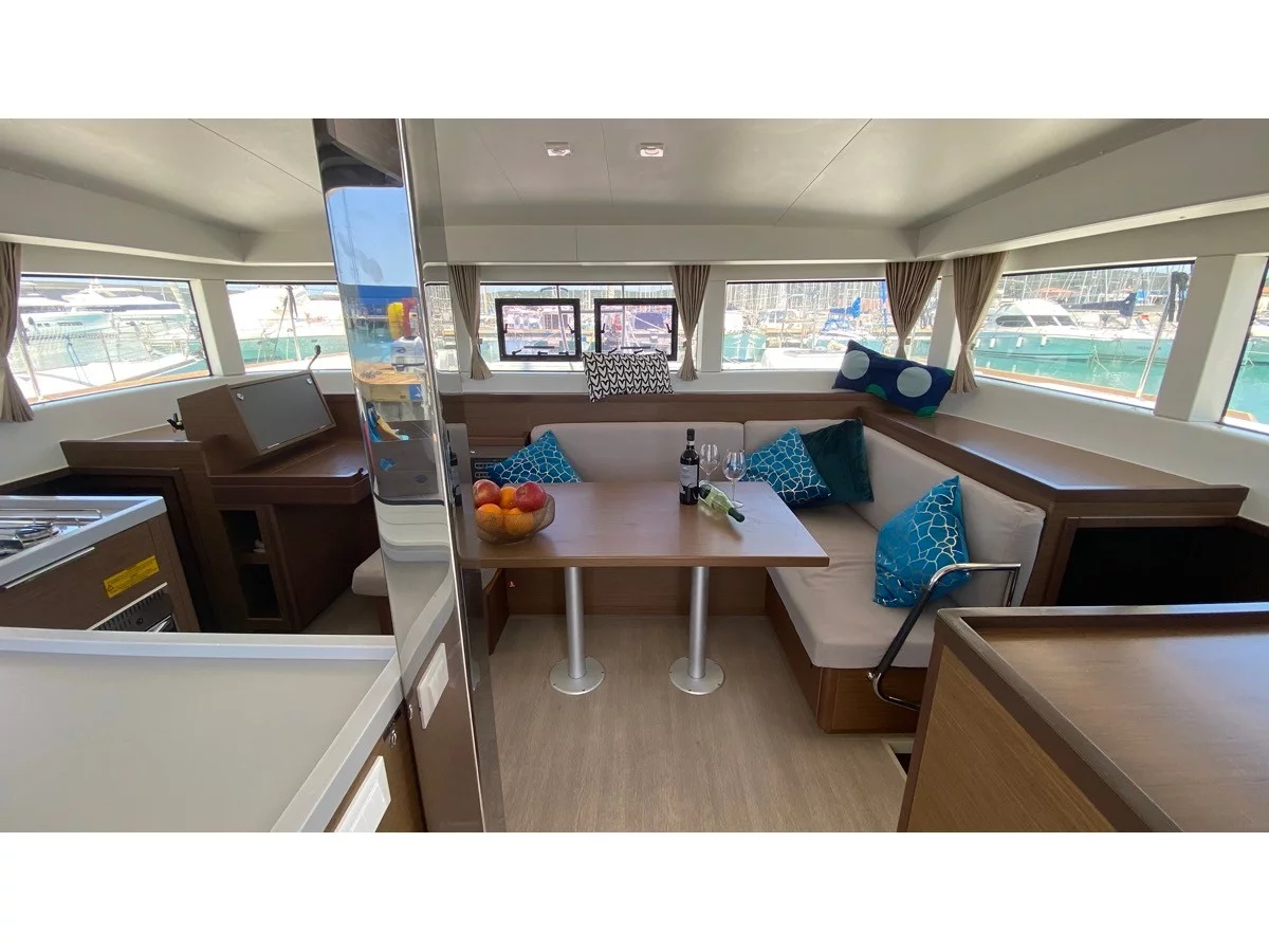 Lagoon 40 (Orso di Mare (WM, Inverter)) Interior image - 4