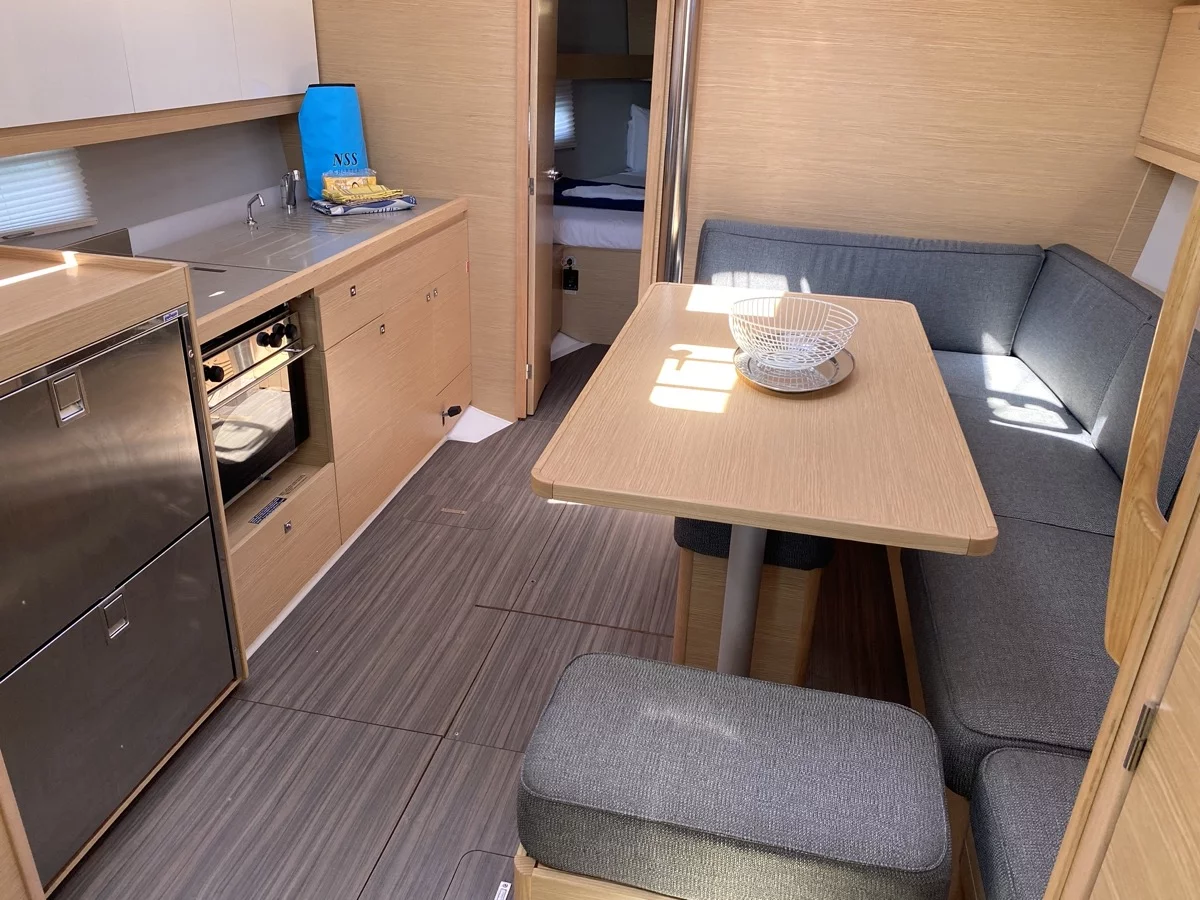 Dufour 390 Grand Large (Musica) Interior image - 3