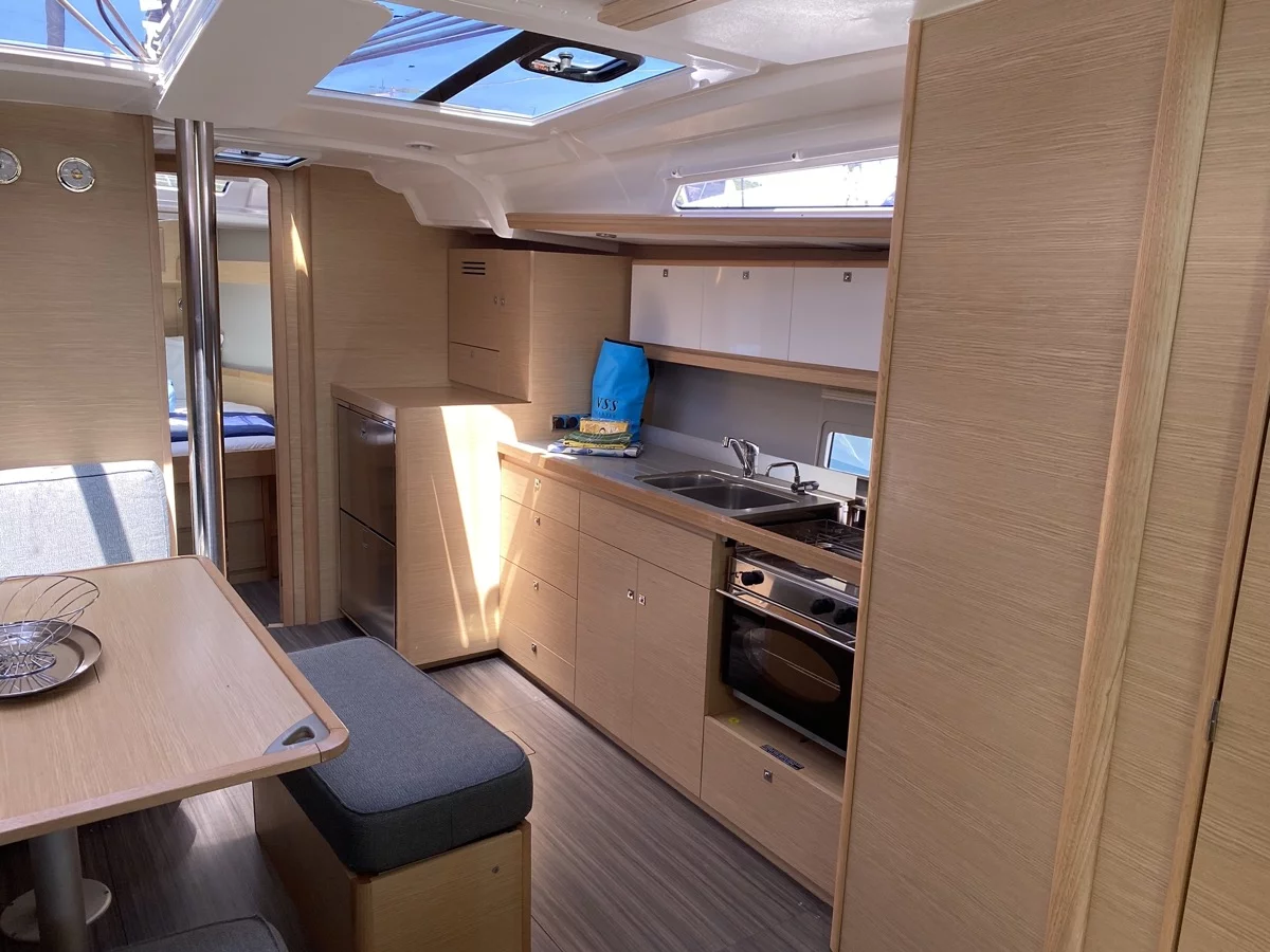 Dufour 430 Grand Large (Pavo) Interior image - 3