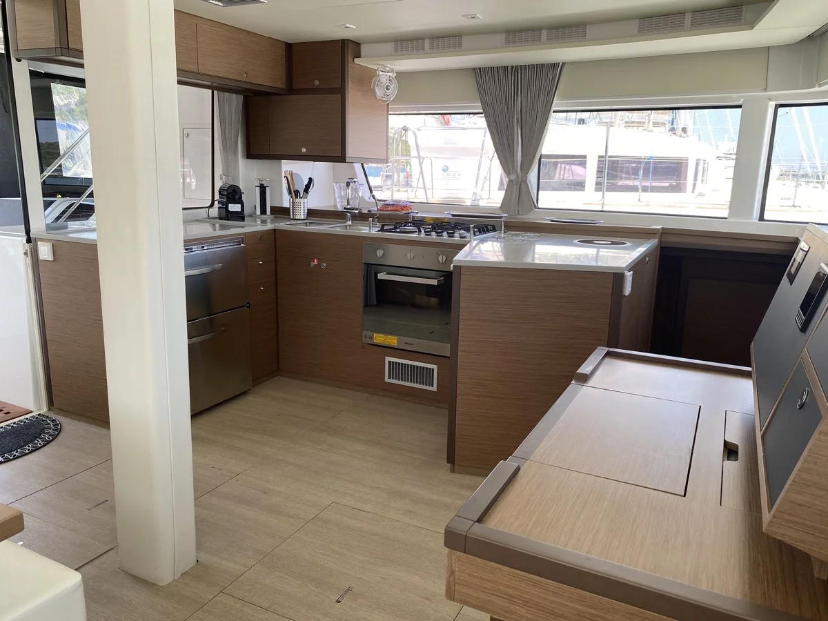 Lagoon 52F (5 cab) (Naka (, WM, , Inverter, Tender Lift)) Interior image - 3