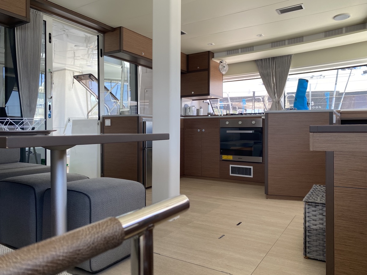 Photo #20 - Lagoon 52F (5 cab) (Orsa Maggiore (AC, WM, , Inverter, Tender Lift)) en Portisco - 11410
