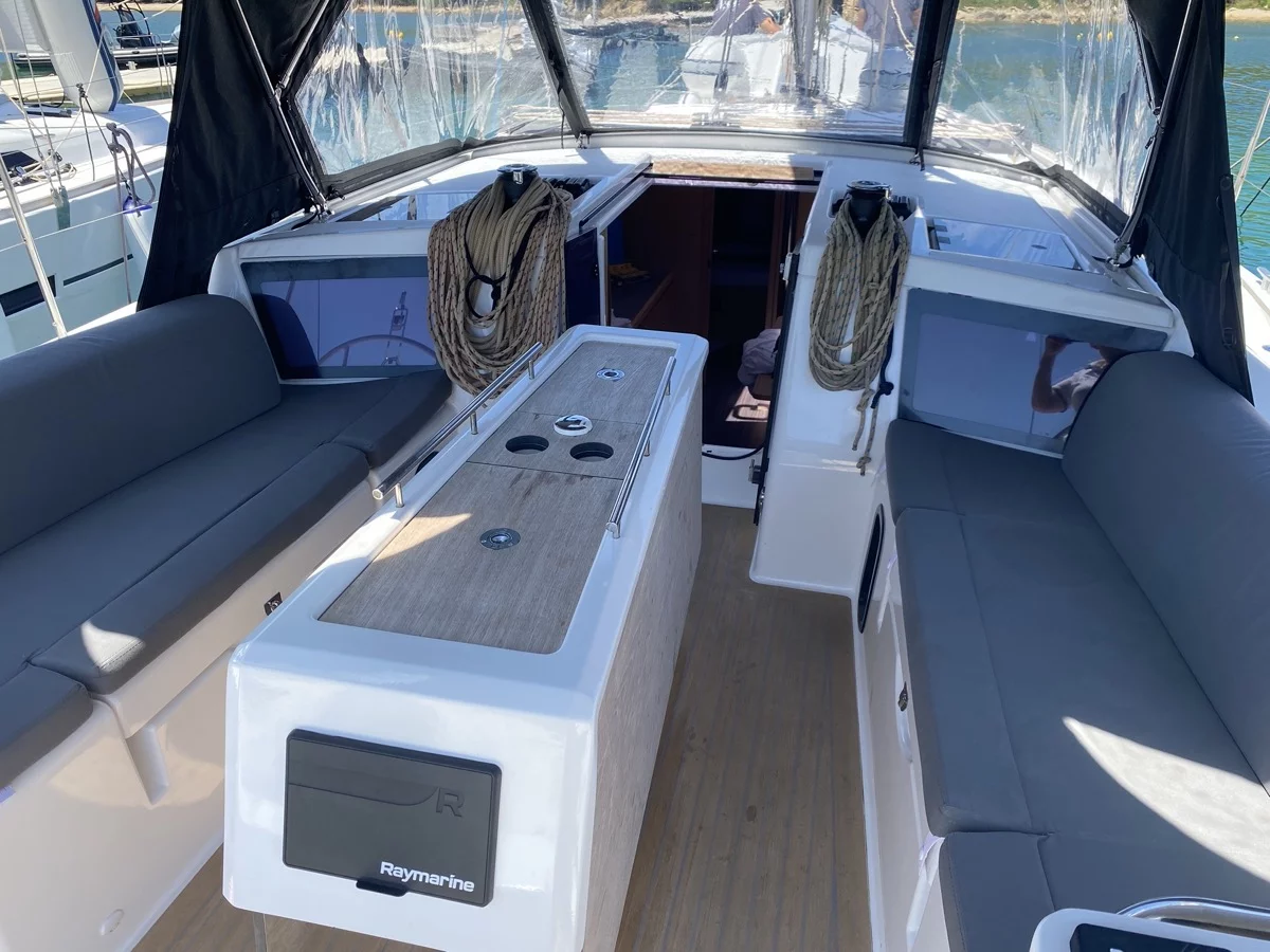 Dufour 390 Grand Large (Musica)  - 2