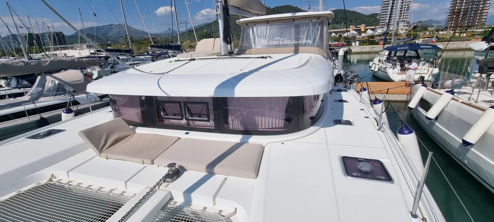 Lagoon 42 (Gamma Leonis)  - 4