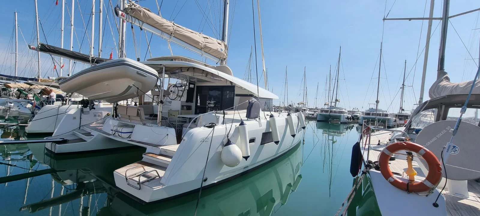 Lagoon 42 (Gamma Leonis)  - 18