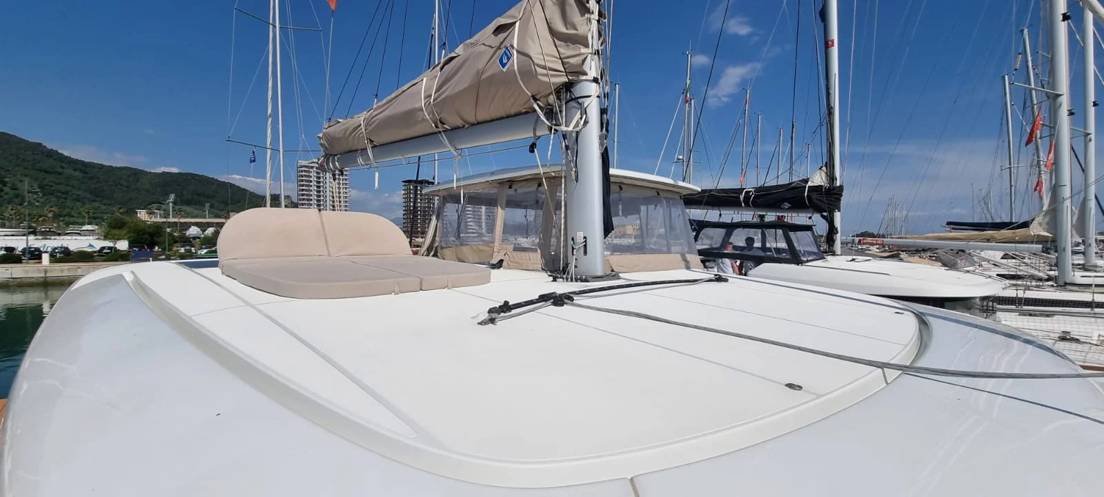 Lagoon 42 (Gamma Leonis)  - 5