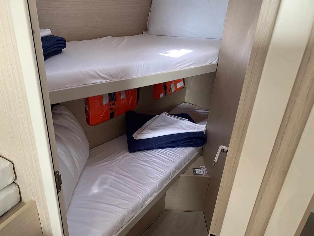 Oceanis 40.1 (4cab) (Blue Eyes II)  - 11