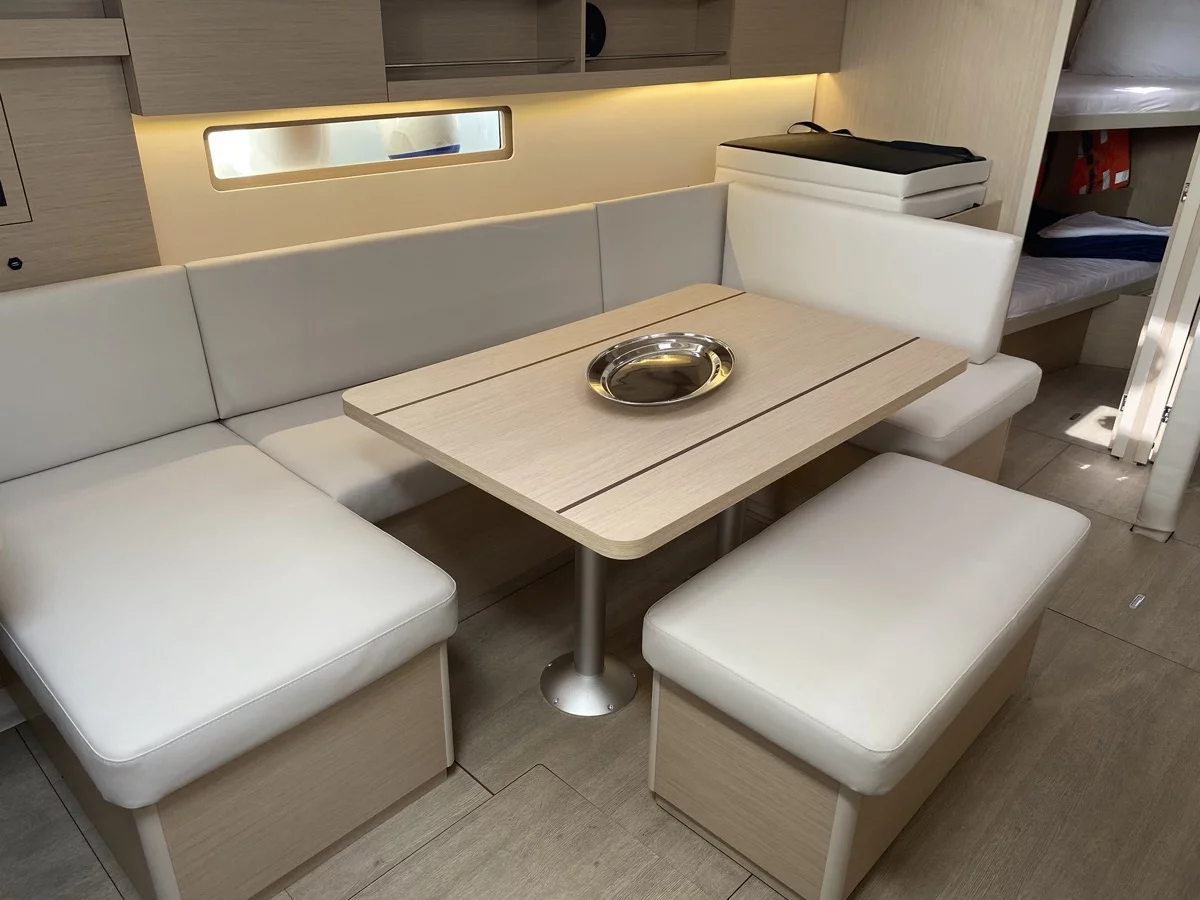 Oceanis 40.1 (4cab) (Blue Eyes II)  - 3