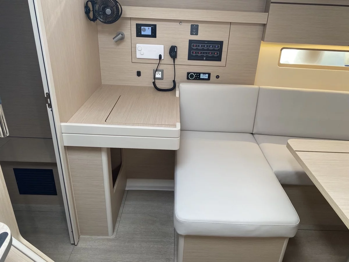 Oceanis 40.1 (4cab) (Blue Eyes II)  - 24