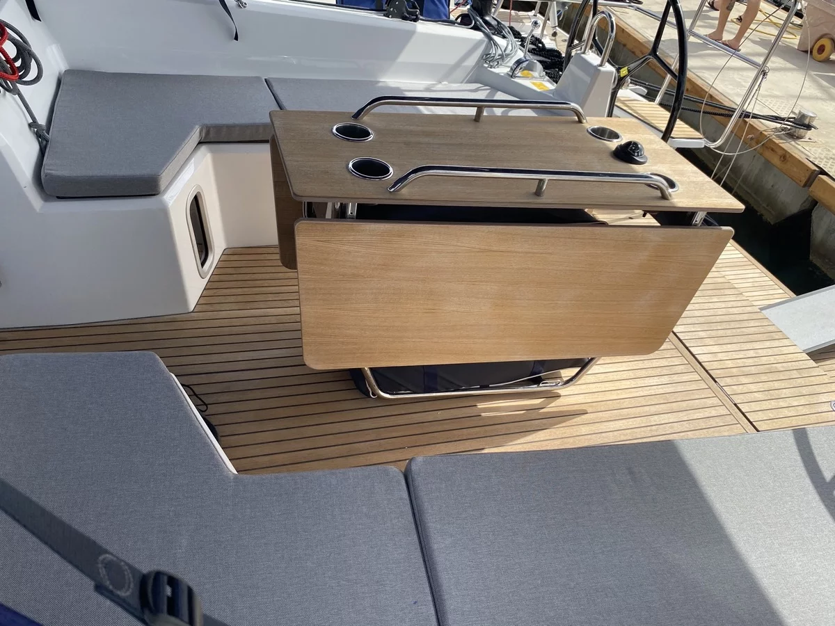 Oceanis 40.1 (4cab) (Blue Eyes II)  - 10