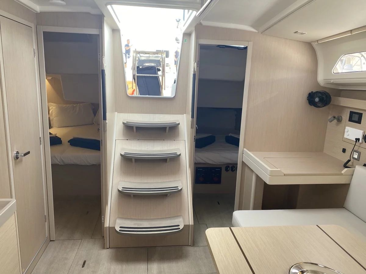 Oceanis 40.1 (4cab) (Blue Eyes II)  - 19