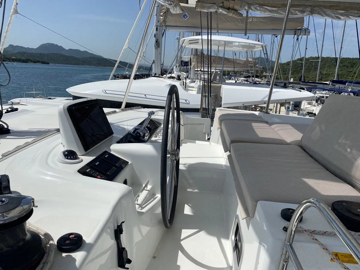 Lagoon 46 (Rolling Stones (, WM, , Inverter 12/220V))  - 17