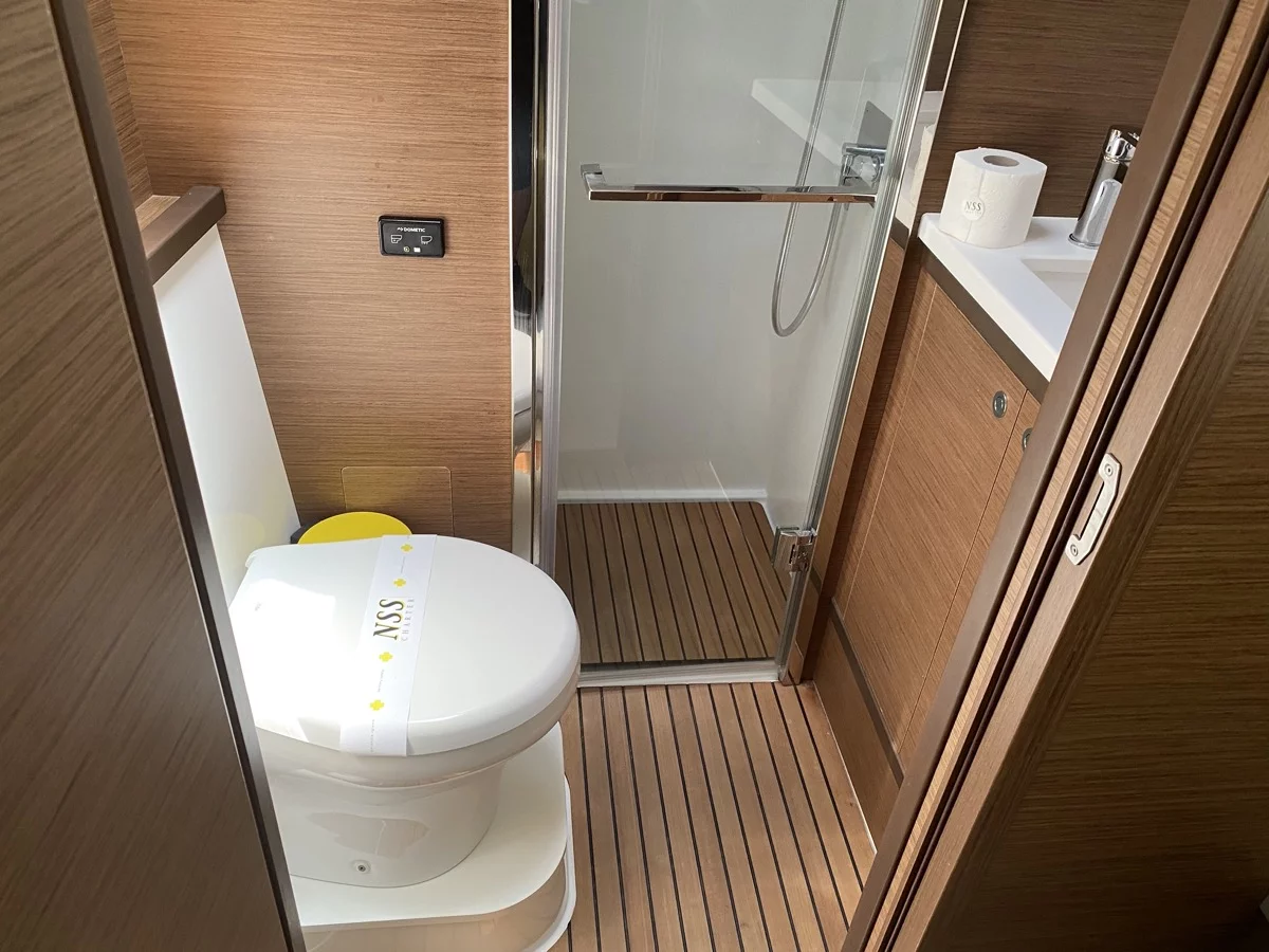 Lagoon 52F (5 cab) (Naka (, WM, , Inverter, Tender Lift))  - 12