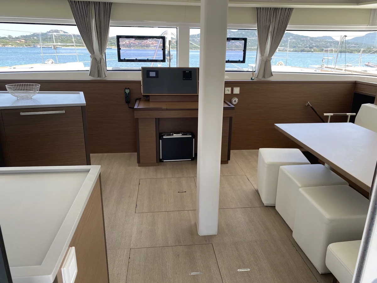 Lagoon 52F (5 cab) (Naka (, WM, , Inverter, Tender Lift))  - 30